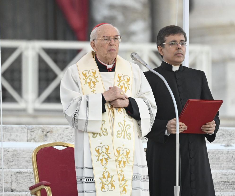 Plac Świętego Piotra wypełniony wiernymi. Modlitwa za papieża Franciszka wzrusza do łez