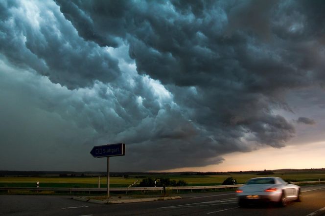 1. Jeżeli jest to możliwe, zjedź z drogi na parking lub stację paliw