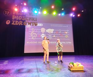 Propagowanie zdrowego stylu życia w tak wdzięcznej formie jak piosenka zyskało przez lata wielu zwolenników i co roku gromadzi chętnych do śpiewania. 