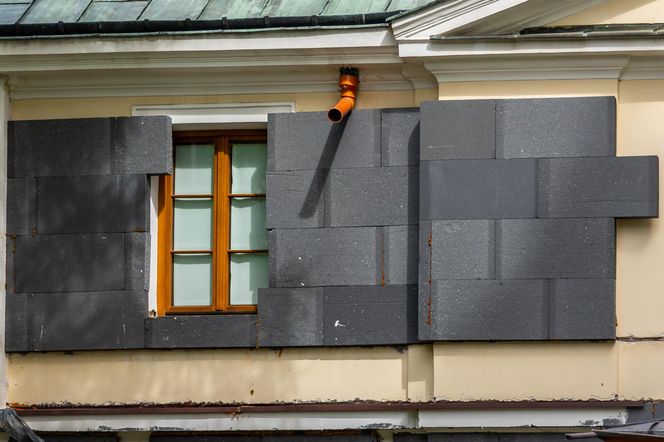 Nielegalna termomodernizacja zabytku w Wilanowie