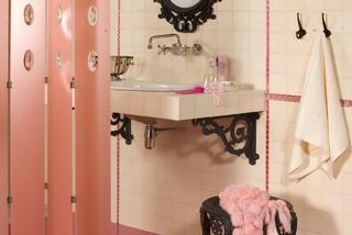 Łazienka z kryształkami. Aranżacja łazienki w stylu pałacowym