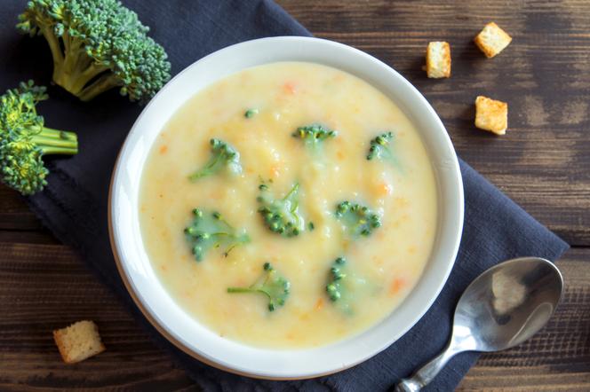Zupa serowa z brokułami: łatwy przepis na domową jarzynową