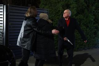 Na Wspólnej, odc. 3451: Hebel (Tadeusz Huk), Agnieszka (Katarzyna Walter), Seba (Bartosz Głogowski) 