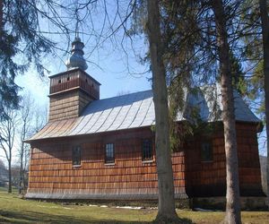 To najsławniejsza wieś w Małopolsce. Legenda głosi, że w miejscowym dworze zamieszkały diabły