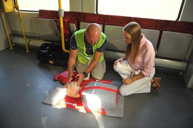  W pociągu uczyli jak ratować życie. Nietypowa akcja Szybkiej Kolei Miejskiej