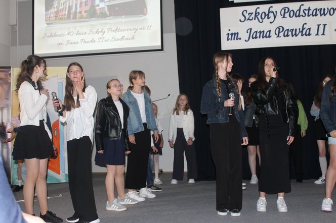 Jubileusz 40-lecia połączony był ze świętem szkoły, ponieważ obchodzi ona również 28. rocznicę nadania imienia.