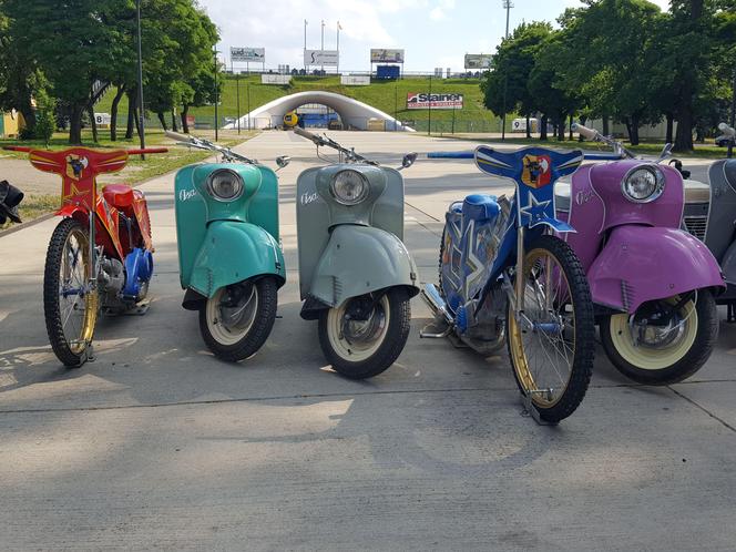Osy kręciły kółka na stadionie żużlowym w Lesznie. Ogólnopolski zlot skuterów Osa Osieczna-Leszno 