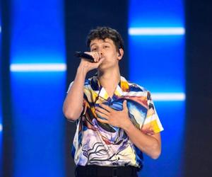 Zaśpiewał klasyka Dżemu i oczarował internet. Tak brzmi Oskar Cyms w kawałku Do kołyski