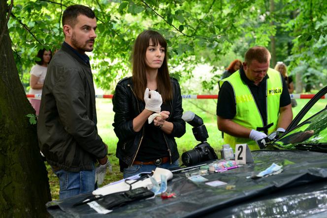 Komisarz Alex 8 sezon odc. 92. Ewa (Agnieszka Więdłocha), Michał Orlicz (Antoni Pawlicki)