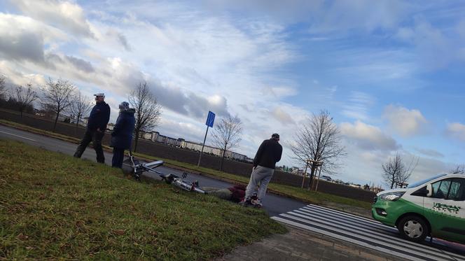 ​Przy rondzie Antoniny w Lesznie kierowca samochodu osobowego potrącił rowerzystę 