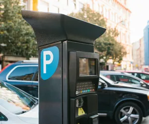 Strefa płatnego parkowania w Sopocie będzie droższa i większa. A to nie koniec zmian