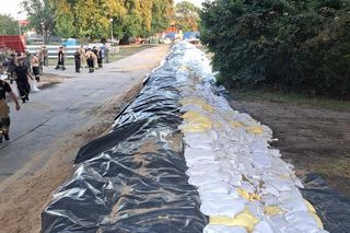 Przygotowania do powodzi w Kostrzynie nad Odrą