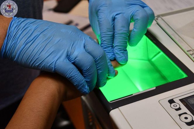 Poprosiły o jedzenia dla dziecka, a potem okradły seniorkę! Zatrzymano złodziejki