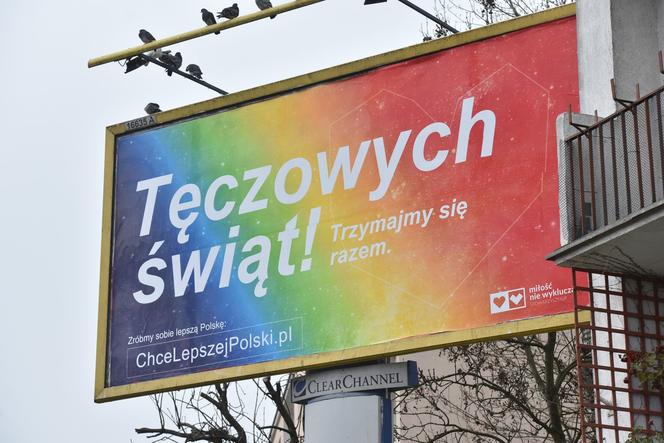 "Tęczowych Świąt"! Kontrowersyjny billboard w Toruniu