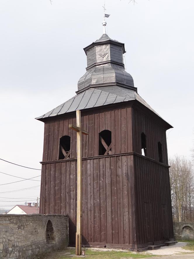 To jedno z najmniejszych miast w Małopolsce. Słynie z najpiękniejszego pałacu w regionie