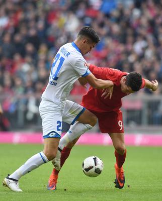 Bayern Monachium w strojach z odpadów