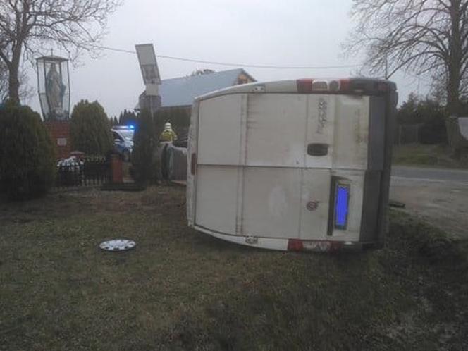 KOSZMARNY wypadek pod Płockiem! Po zderzeniu skody i fiata 4 osoby w szpitalu [ZDJECIA]