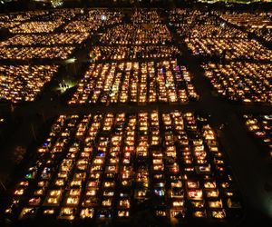 1 listopada na Cmentarzu Łostowickim w Gdańsku. Tak wygląda w dniu Wszystkich Świętych