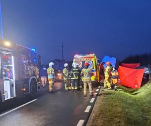 Śmiertelny wypadek pod Piasecznem. Wyprzedzał ciągnik, zderzył się z dostawczakiem. Zginął na miejscu