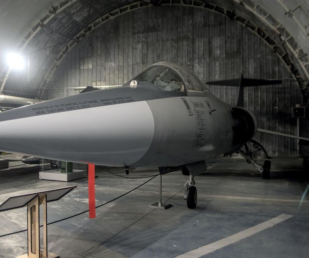 LOCKHEED 104-S STARFIGHTER