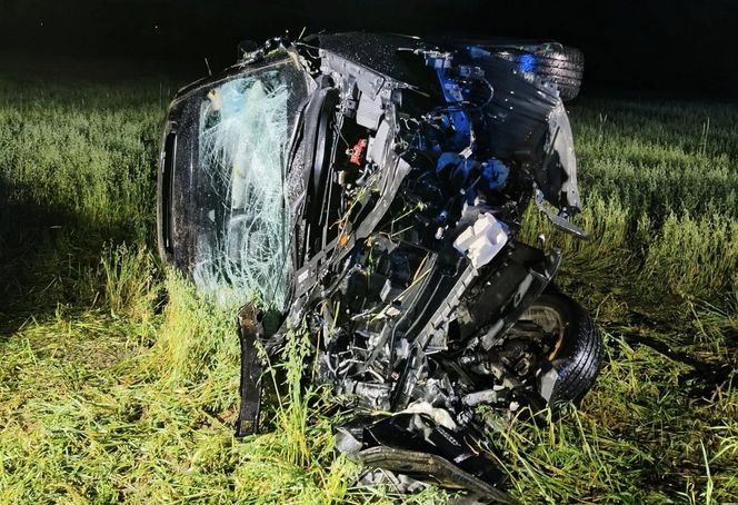 Pijana kobieta w ciąży za kierownicą. Dachowała z 6-letnim dzieckiem