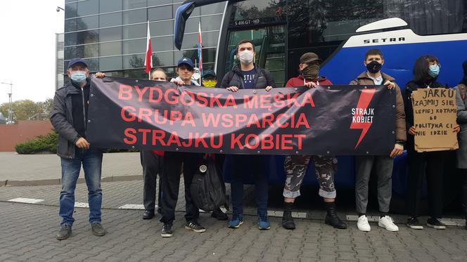 Bydgoszczy ruszyli na manifestację do Warszawy 