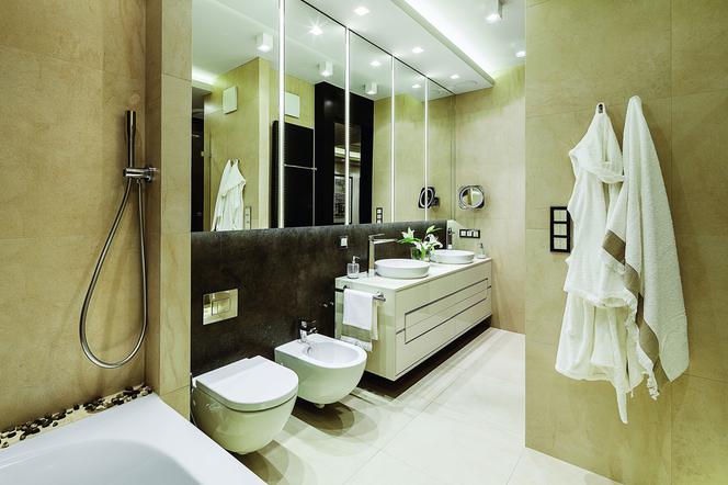 Beżowobrązowa łazienka 2015 w stylu nowoczesnym