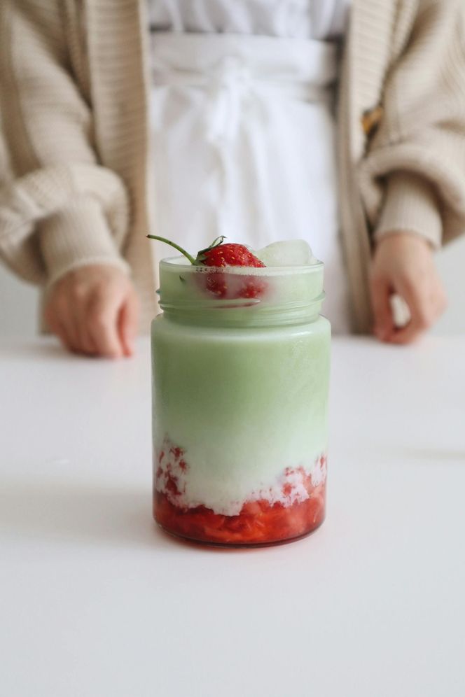 Nie tylko matcha latte. Podpowiadamy, jak jeszcze wykorzystać tę herbatę w kuchni