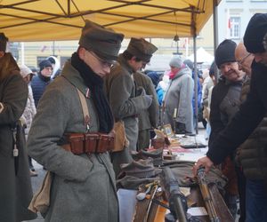 Bydgoszczanie uroczyście świętowali 11 listopada! Tak było na Starym Rynku