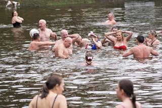 Śmigus-dyngus w wykonaniu bydgoskich morsów! Zabawa była przednia