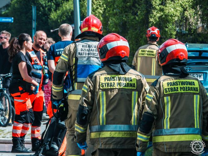 Pożar i wybuchy w mieszkaniu bloku w Tychach