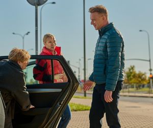 Na Wspólnej odc. 3966. Kamil Hoffer (Kazimierz Mazur), Łucja Agier (Magdalena Kaczmarek), profesor Agier (Małgorzata Knothe)