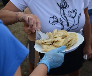 W konkursie na najlepsze pierogi w powiecie Siedleckim w 2025 roku zwyciężył męski zespół KGW „Sami Swoi” z Kotunia! 