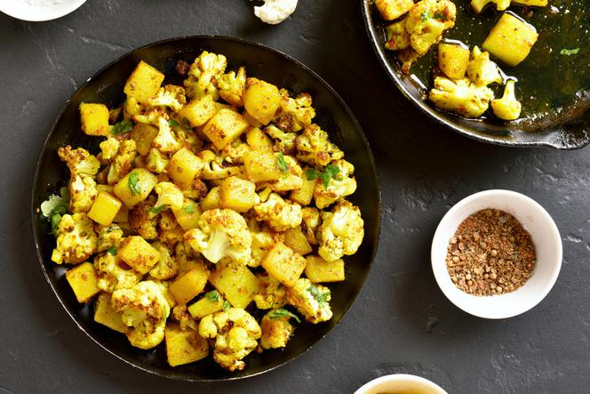 Smażony kalafior z ziemniakami: przepis na indyjskie Aloo Gobi