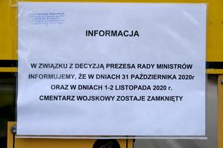 Wszystkich Świętych 2020. Przerażający widok z cmentarzy w Warszawie