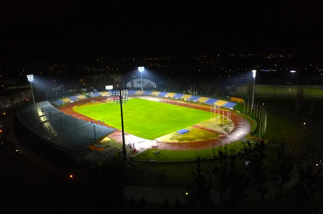 Elana Toruń i jej stadion wieczorową porą
