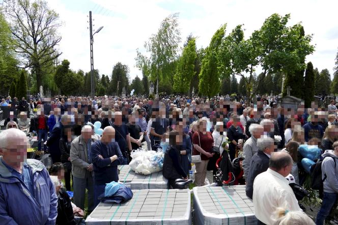 Tłumy żegnały Kamilka z Częstochowy. W niebo poleciały baloniki, po policzkach płynęły łzy