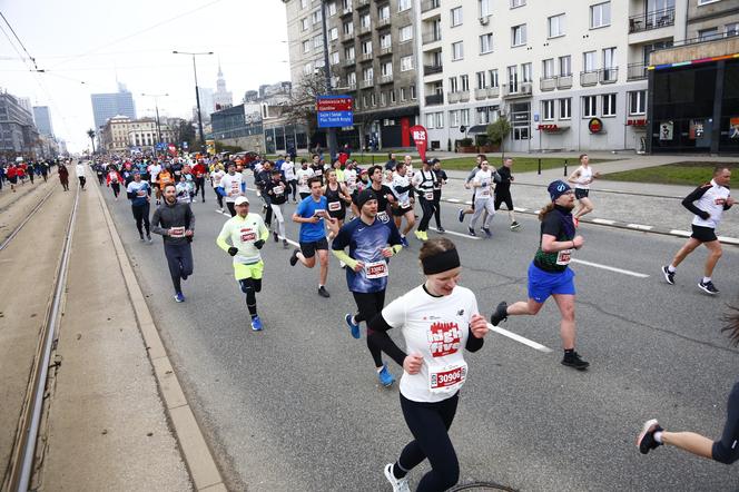 Bieg na Piątkę 2024, Warszawa - zdjęcia. Biegłeś? Szukaj się w galerii!