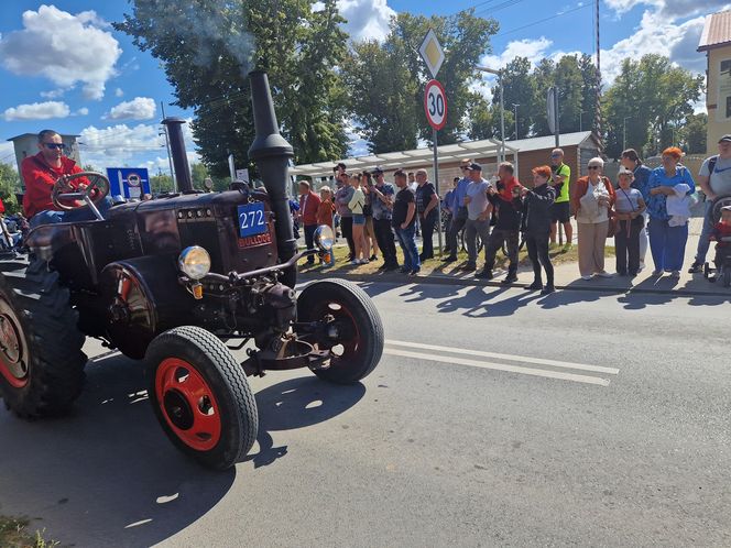 XXIII Międzynarodowy Festiwal Starych Ciągników i Maszyn Rolniczych im. Jerzego Samelczaka. Zdjęcia z parady i terenu festiwalu