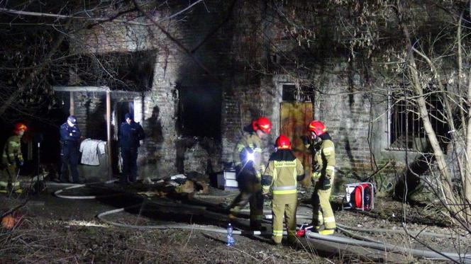 Pożar budynku na Żoliborzu. Strażacy wynieśli dwie osoby