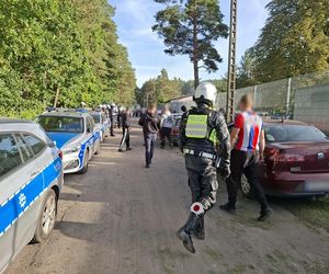 Ze stadionu prosto do celi! Kibice odpalili race i petardy!