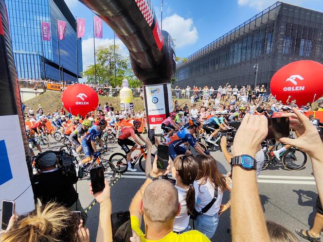 Tour de Pologne w Katowicach. Kolarze bawią się z kibicami