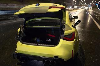 Kraksa w centrum Warszawy. Kanarkowe BMW roztrzaskało się na barierkach