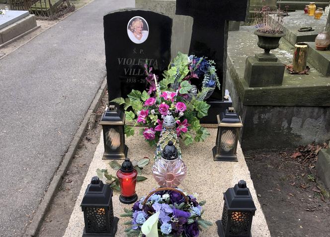 Grob Violetty Villas w 10. rocznicę śmierci