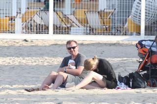 ANDRZEJ CHYRA I PAULINA JAROSZEWICZ Z SYNKIEM NA PLAŻY
