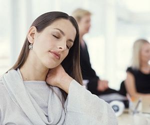 Fibromialgia - choroba bolesnych mięśni i kości. Jeden z jej objawów zauważysz po przebudzeniu