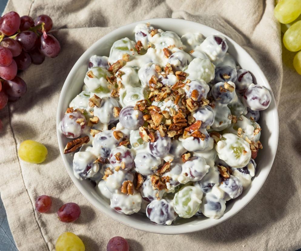 Kremowa sałatka winogronowa - jesienna dawka zdrowia i energii