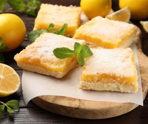 Kostka cytrynowa to najlepsze ciasto na deser. Wystarczy kilka składników i dwie lewe ręce 