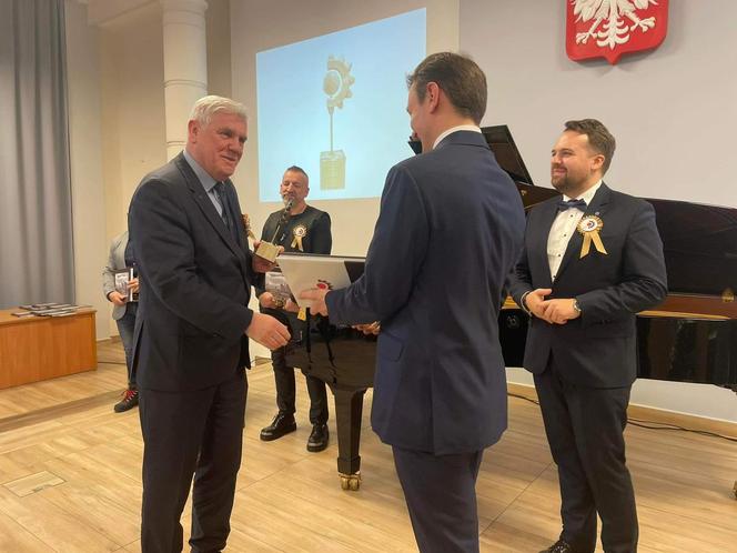 Jubileuszowa sesja i  ceremonia wręczenia statuetek „Honorowy Przyjaciel Starachowic”