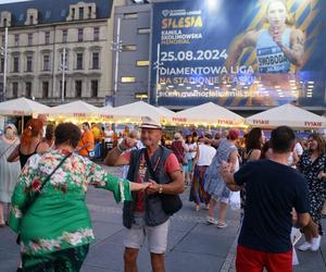 Potańcówka przed Teatrem Śląskim w Katowicach